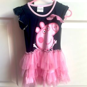 Cute Peppa pig dress. Size 3-4t